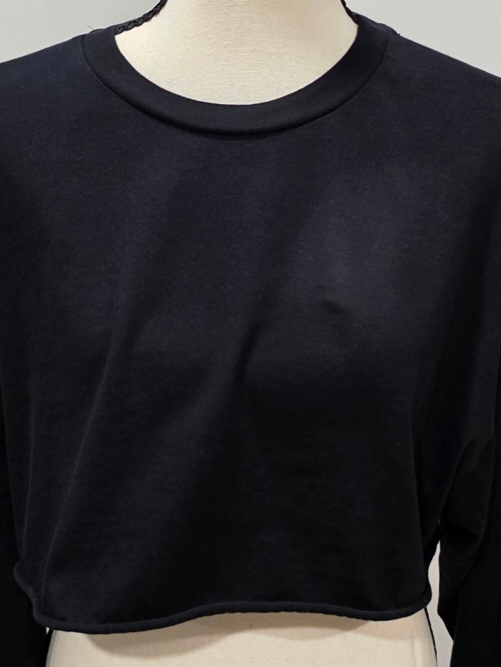 Aritzia Tna Tour Cropped Longsleeve • Black • Size M • Cotton Raw Hem - Picture 4 of 8